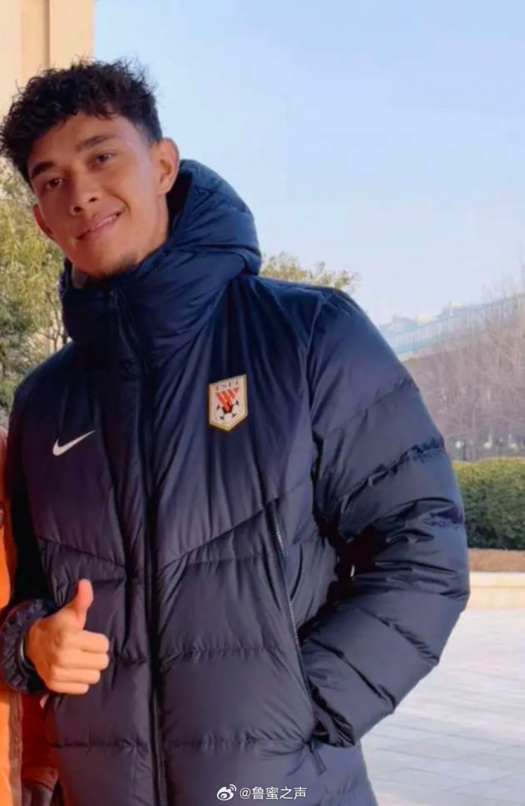  博主：泰山隊新援李小恒已抵達(dá)俱樂部，明天將隨隊登泰山祈福