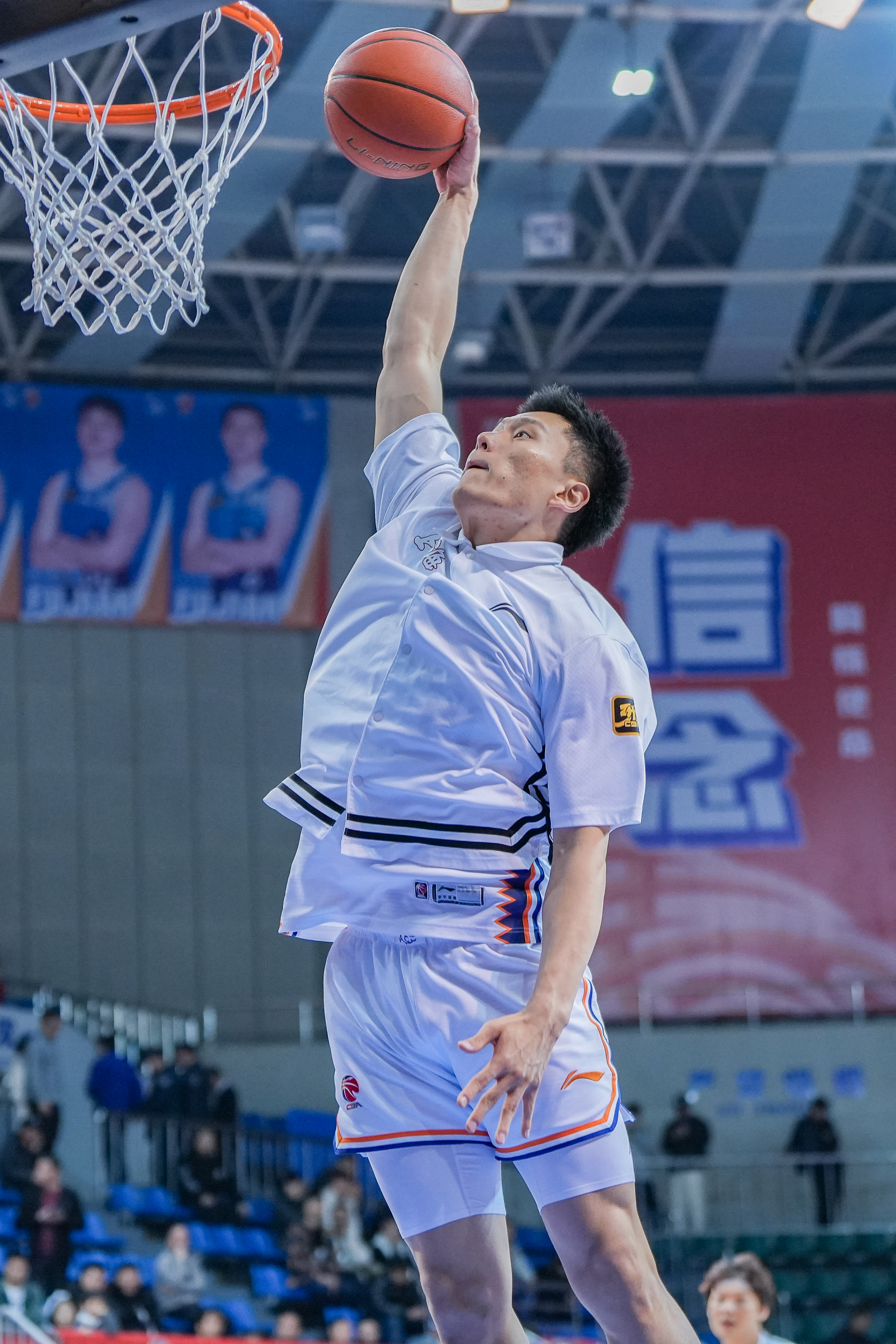  持續(xù)漲球！上海男籃“李花”組合—李弘權(quán)、李添榮