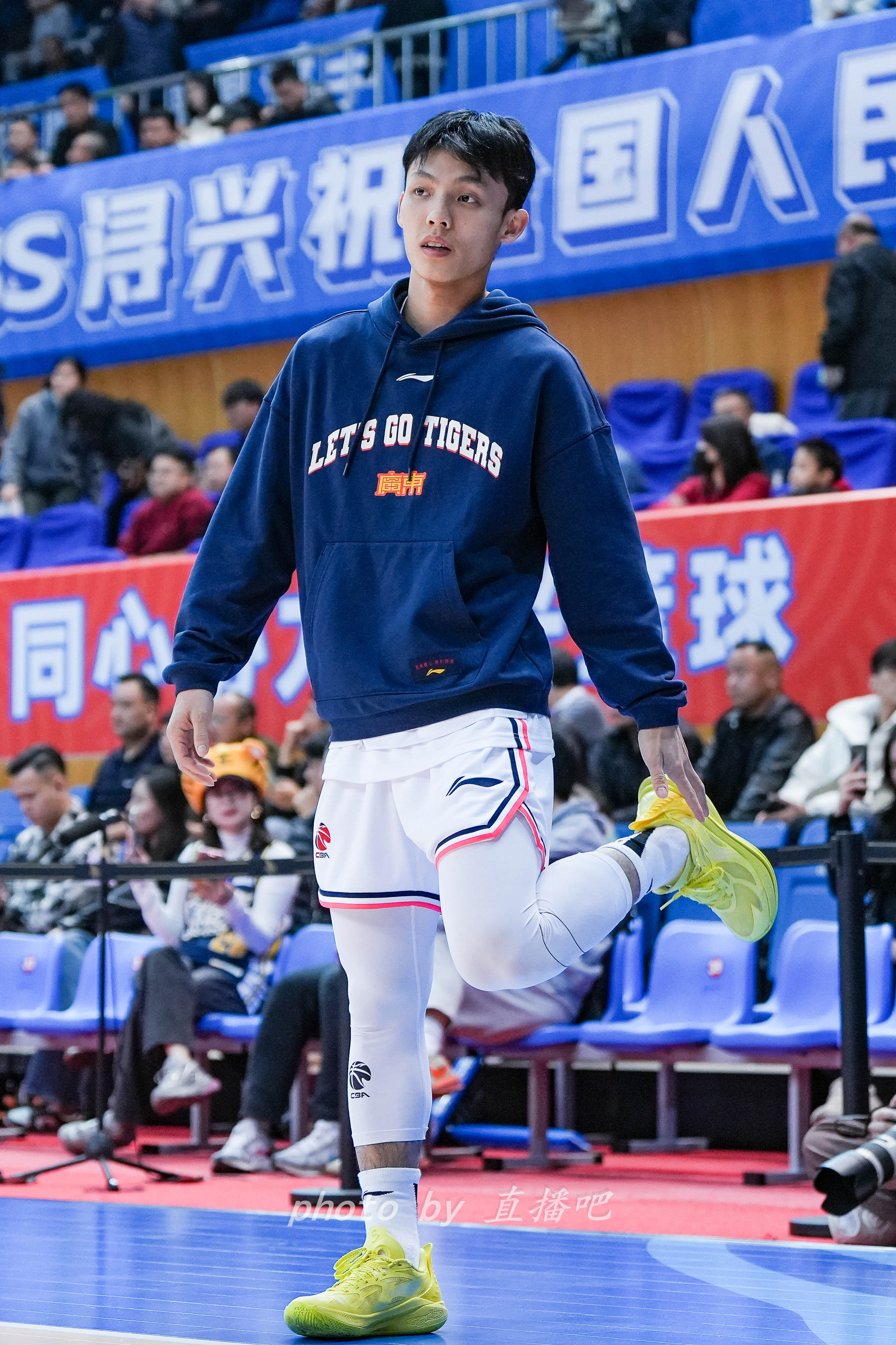  “控球中鋒”！徐杰這身體素質(zhì)有億點(diǎn)東西