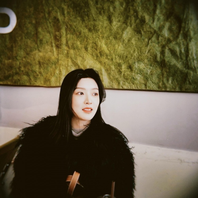  很好看！付豪女友更新社媒曬美照：最近很愛(ài)