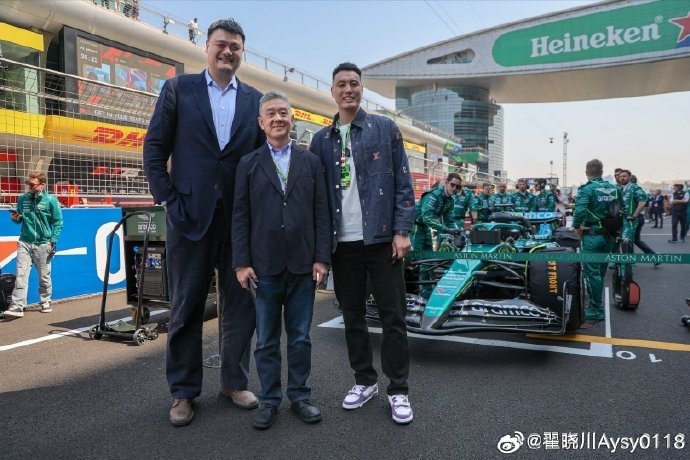  聯(lián)動F1！翟曉川曬與姚明、阿隆索、范志毅、周冠宇等的合照