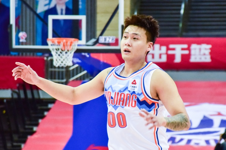  不太準！趙睿18中6拿到20分4板4助也有4失誤 三分13中4