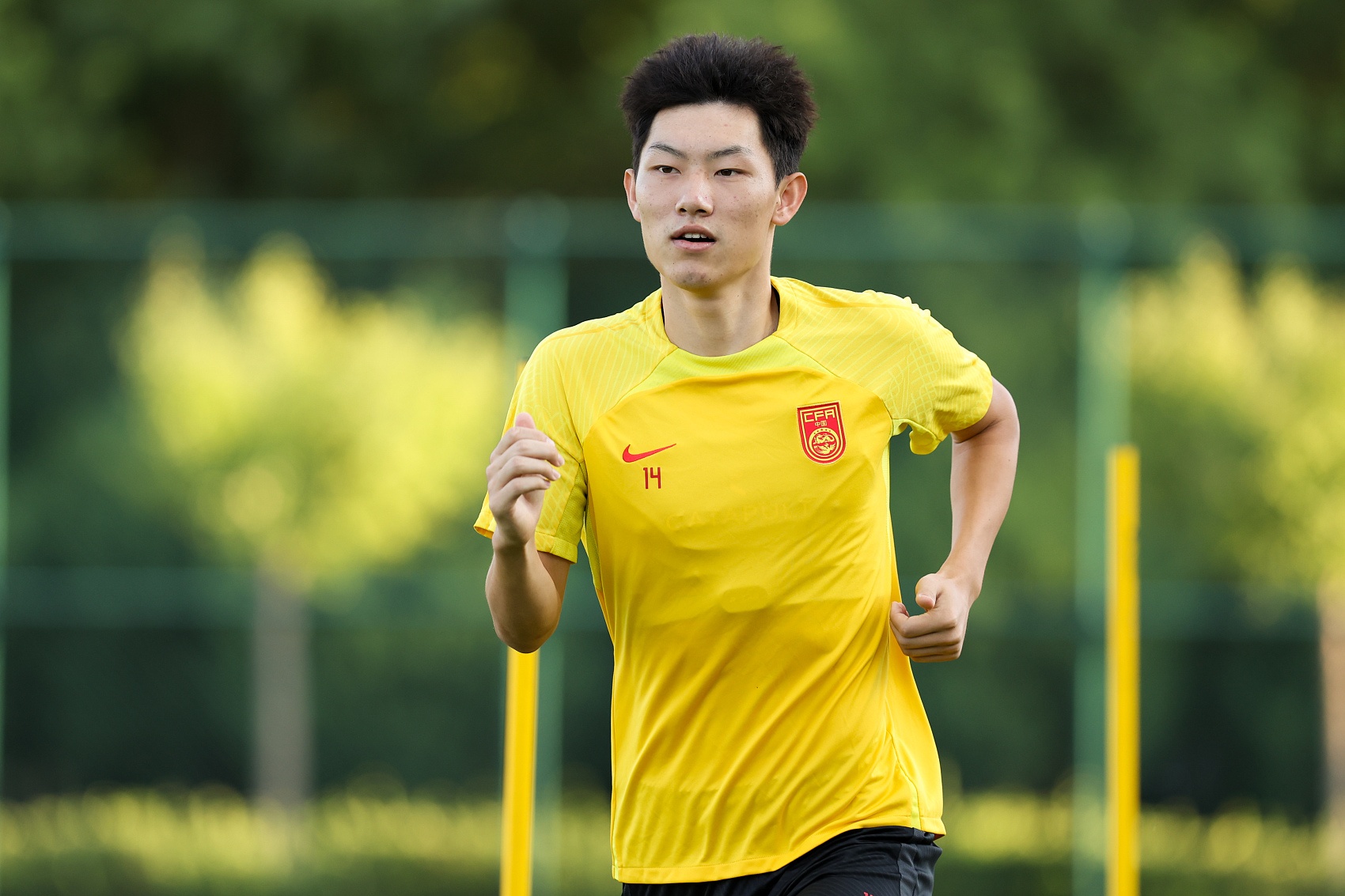  魯媒：泰山隊抵達梅州五外援齊整，四名國腳可出戰(zhàn)史松宸隨隊