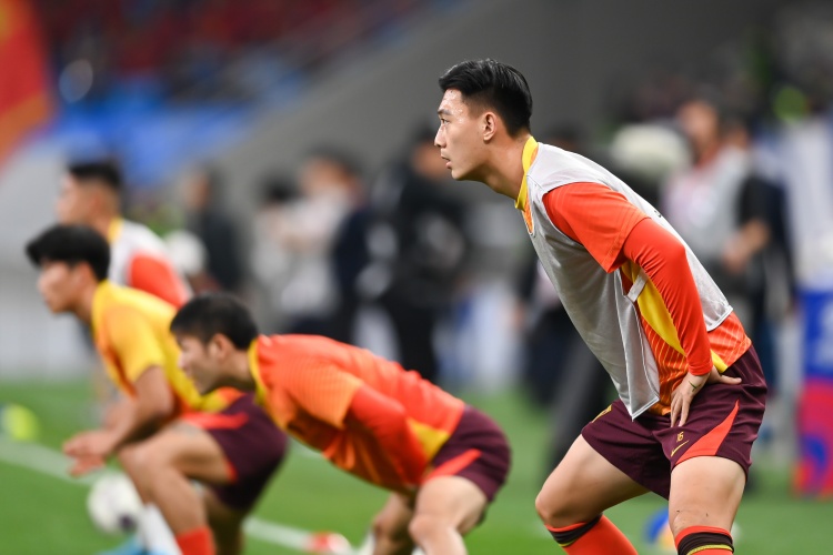  足球報(bào)：張玉寧、蔣圣龍均有不同程度傷病，伊萬未讓在熱身賽出場