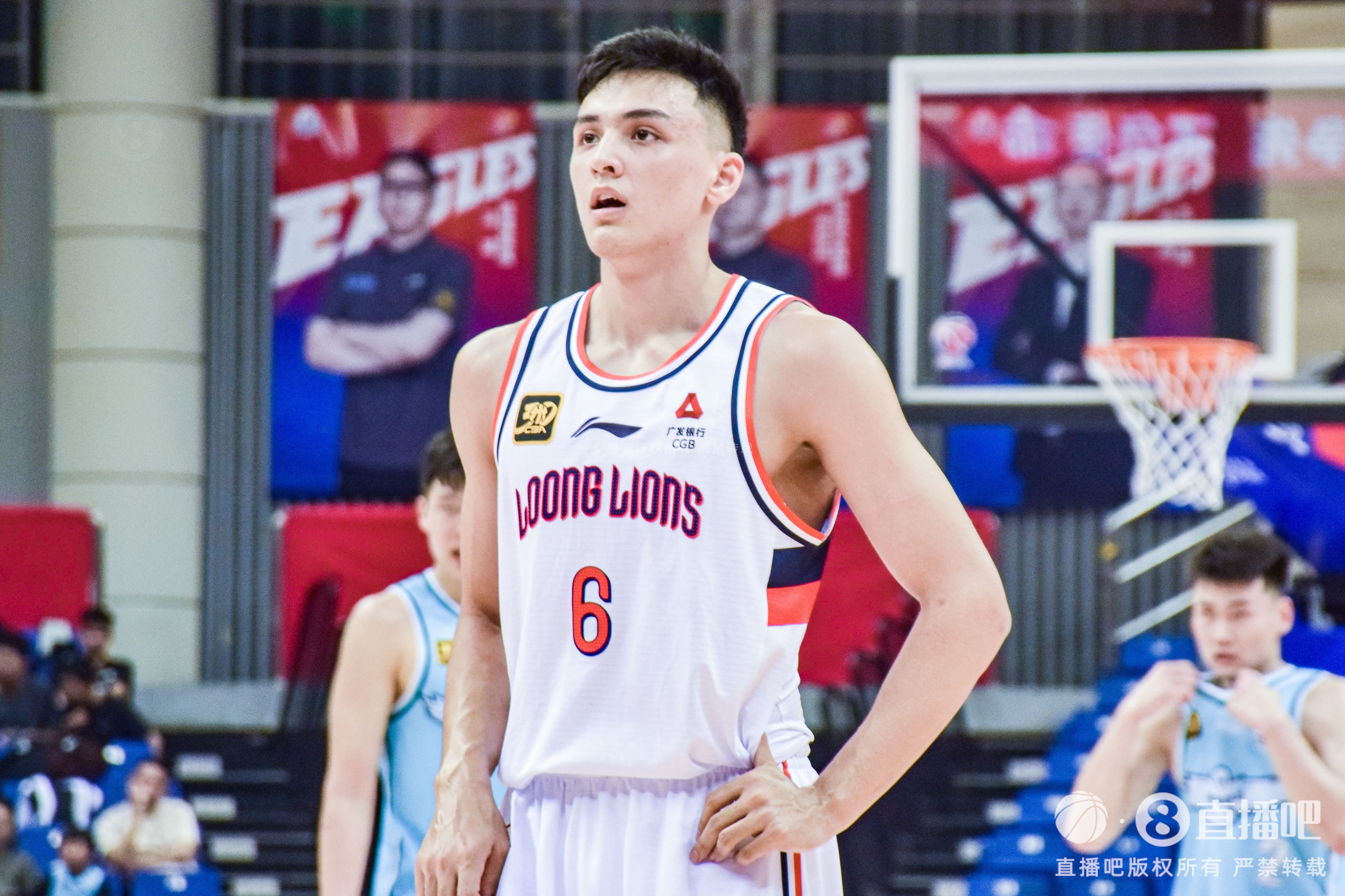  精準打擊！于米提半場5中5拿到13分 三分3中3