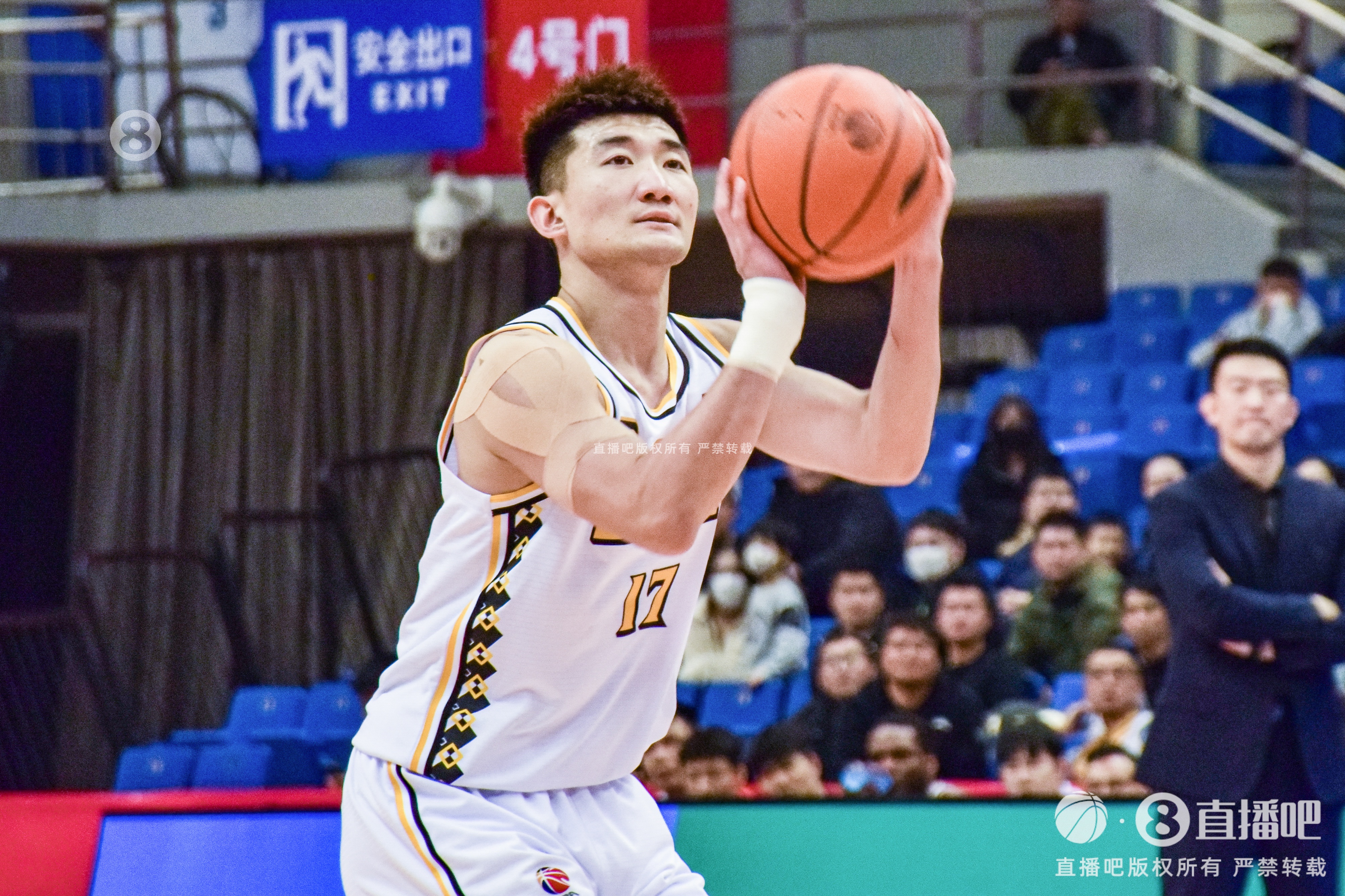  早日康復！探長：孫銘徽已經(jīng)脫掉保護靴 可以正常走路