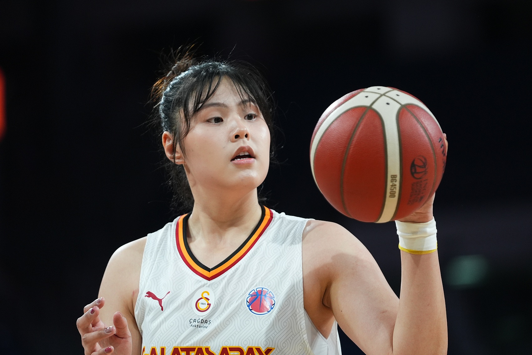  穩(wěn)定高效！李月汝9中6得到18分10板1助2斷1帽 罰球6中6