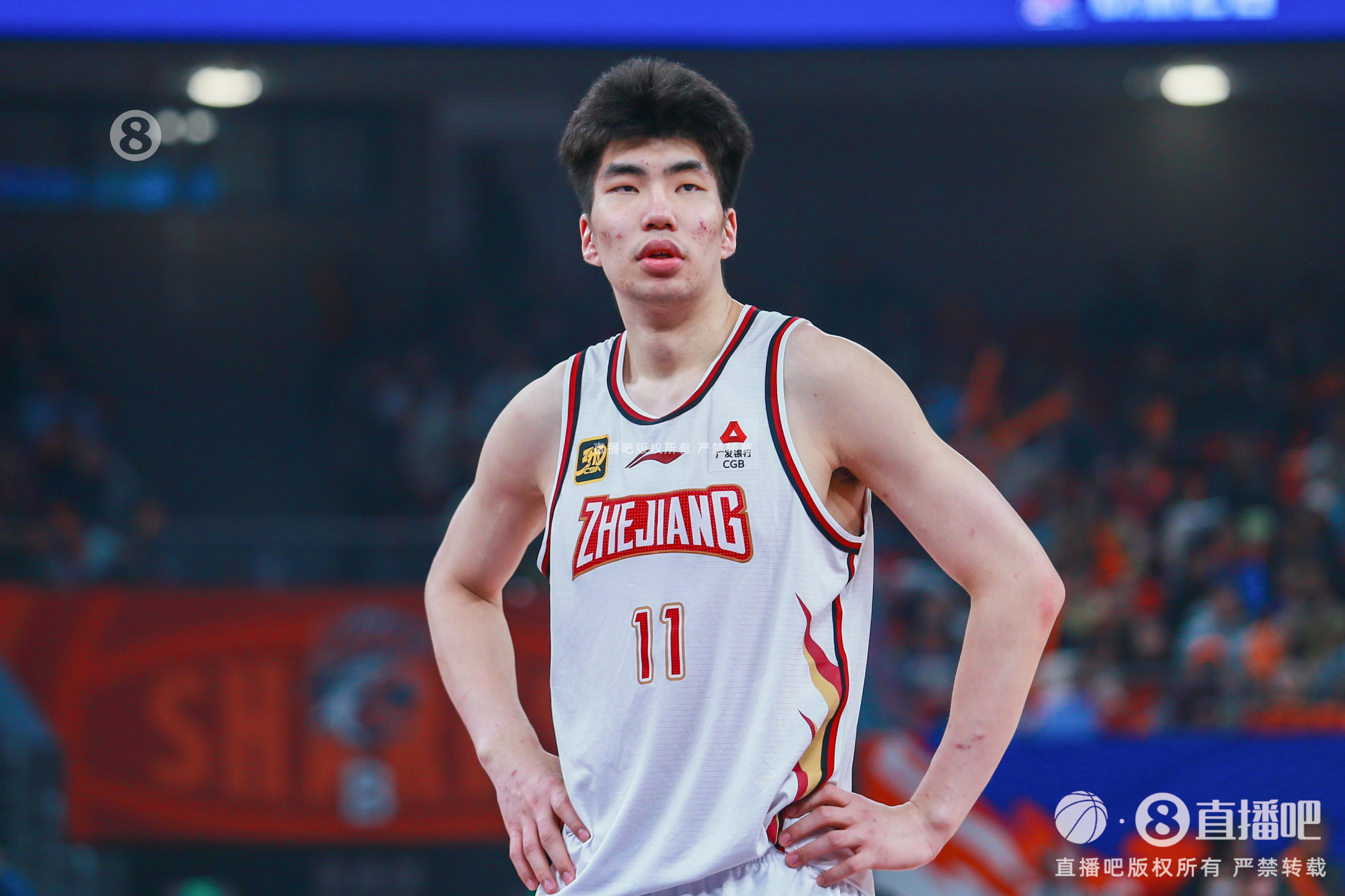  防守不力！余嘉豪10中6拿15分11板 多次被徐杰小打大&未防住徐昕