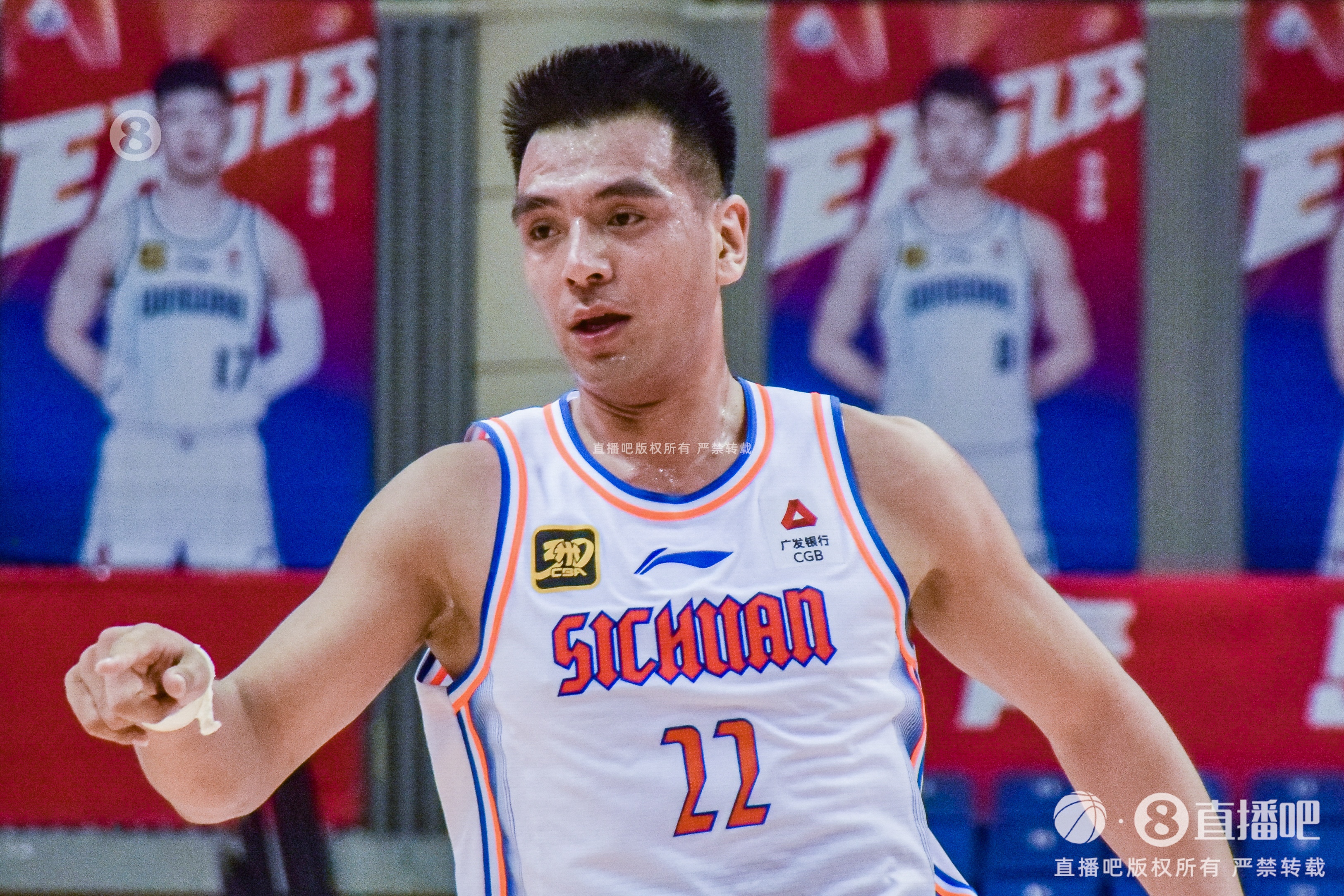  很拼！楊文學8中5得到12分10板5助1帽 拼到6犯離場